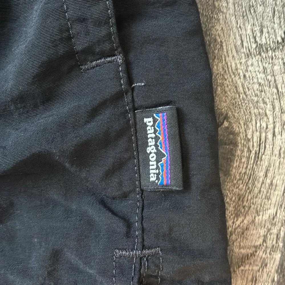 Patagonia Barely Baggies Shorts 2.5” ✧ Black ✧ Size M - Picture 3 of 5